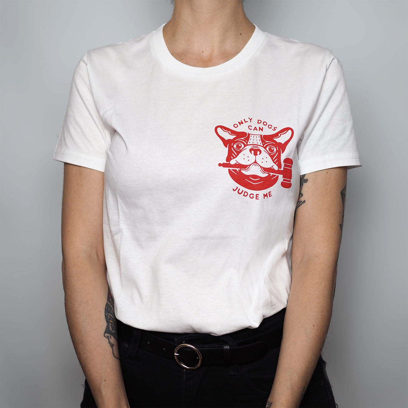 Only Dogs Can Judge Me T-Shirt in cotone biologico (Lady fit