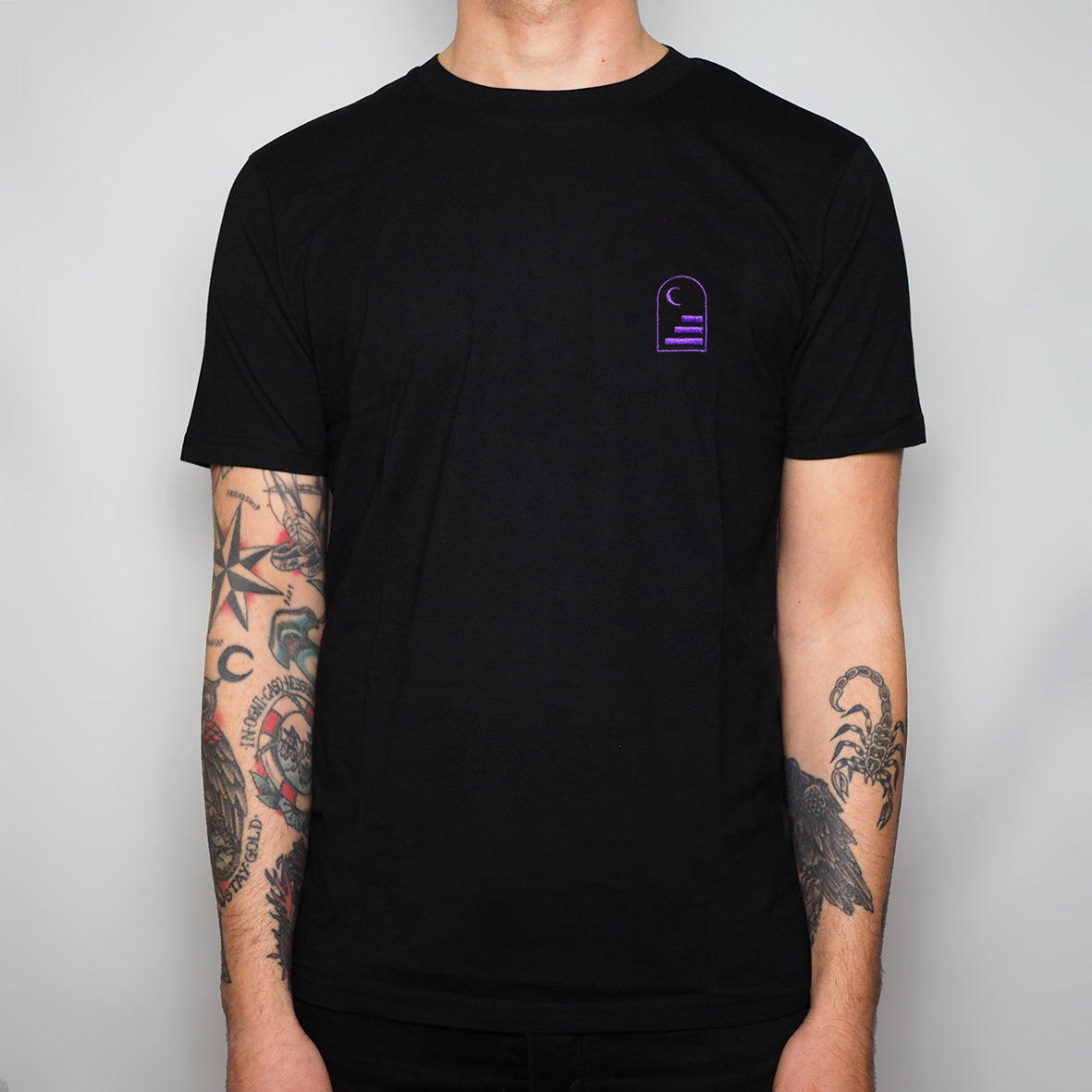 Into the Void T-Shirt ricamata in cotone biologico – Ahoy Kollektiv