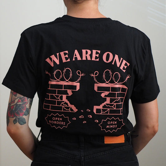 Break down the walls / We are One - T-Shirt in cotone biologico