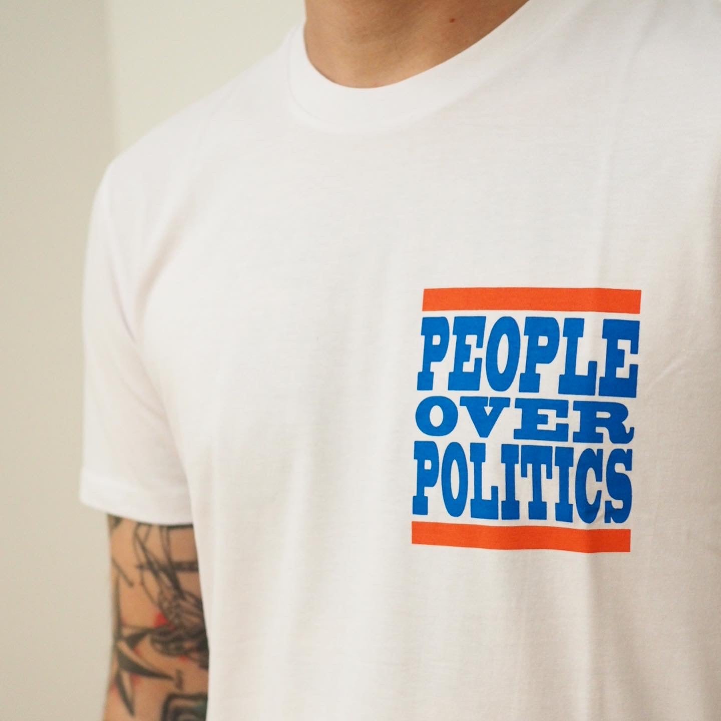 People Over Politics - T-Shirt in cotone biologico (Stampa fronte e retro)