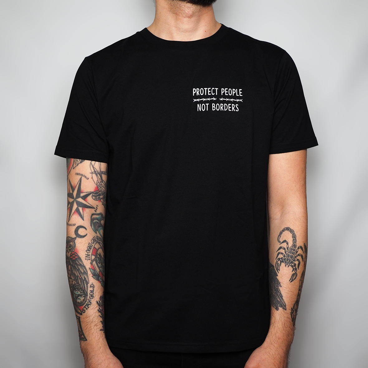 Protect People - T-shirt in cotone biologico (Stampa fronte e retro)